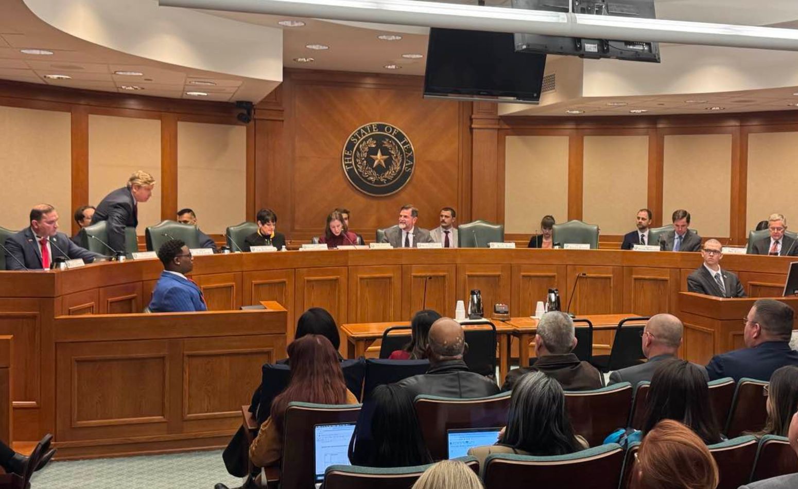 Senate education committee advances teacher pay raise bill