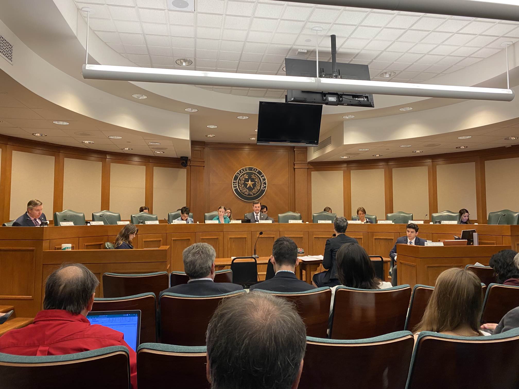 Senate Education Committee advances omnibus school library bill